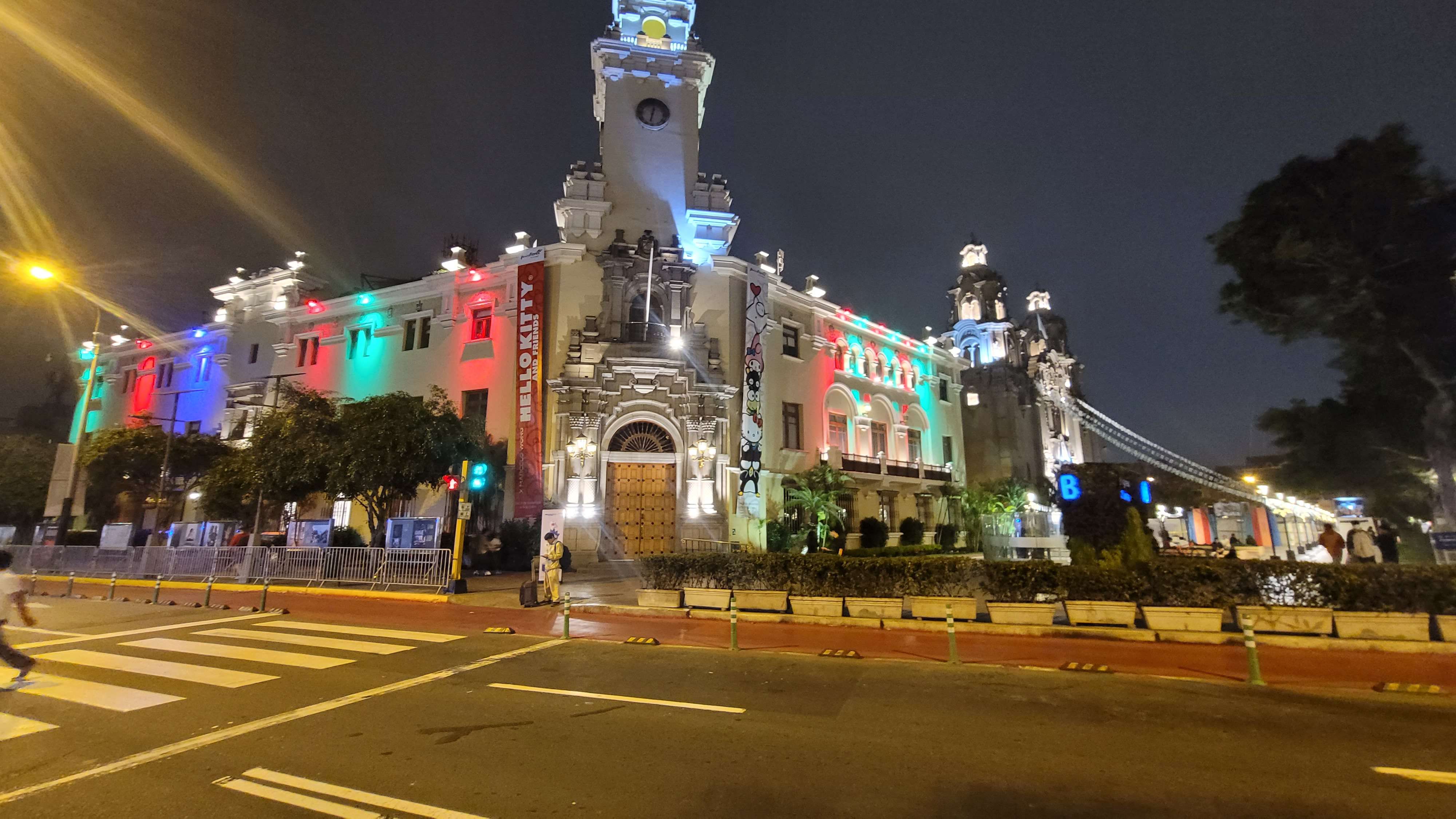 Miraflores at the night by the larcomar