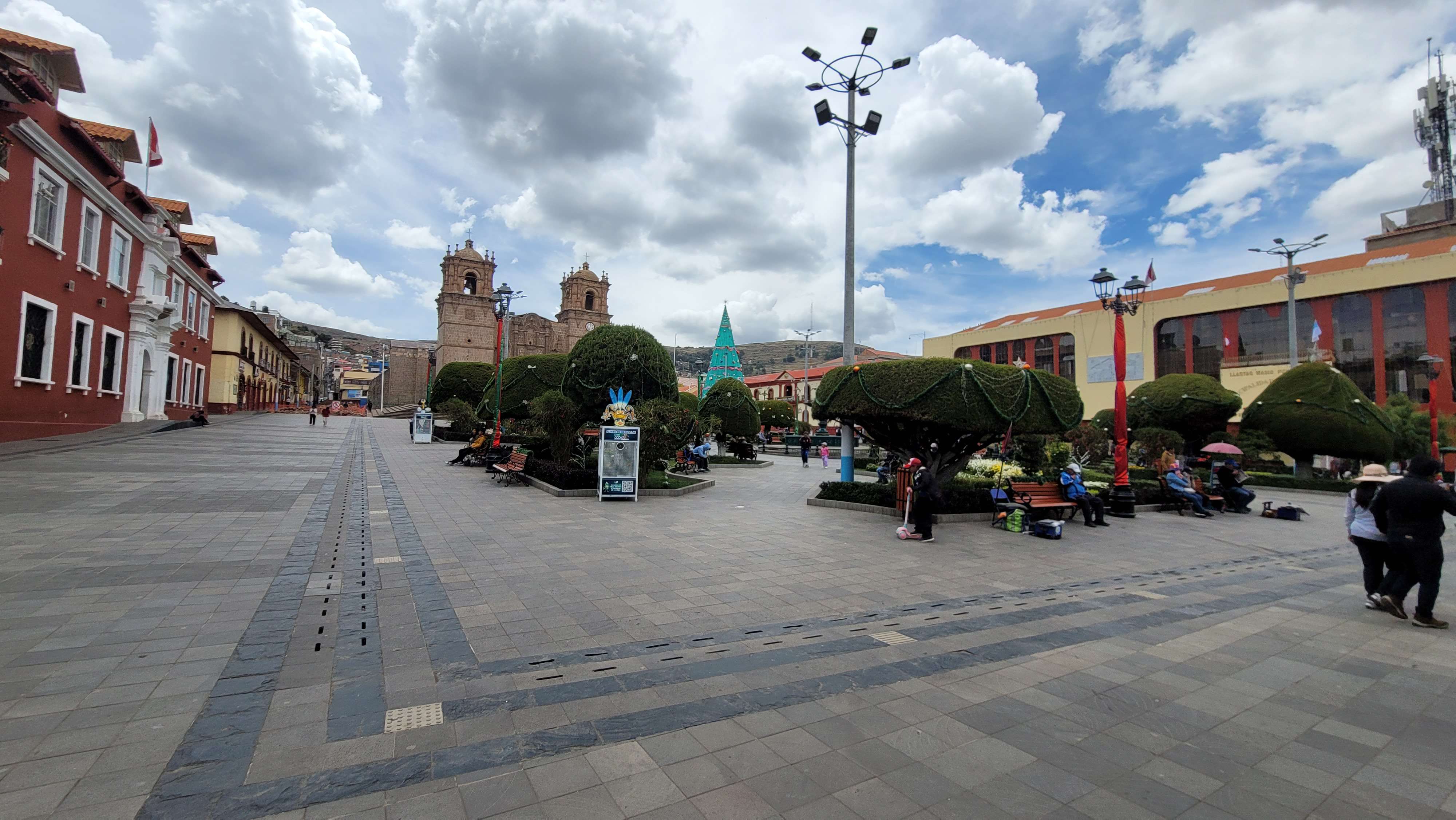 Plaza Mayor de Punoat the day