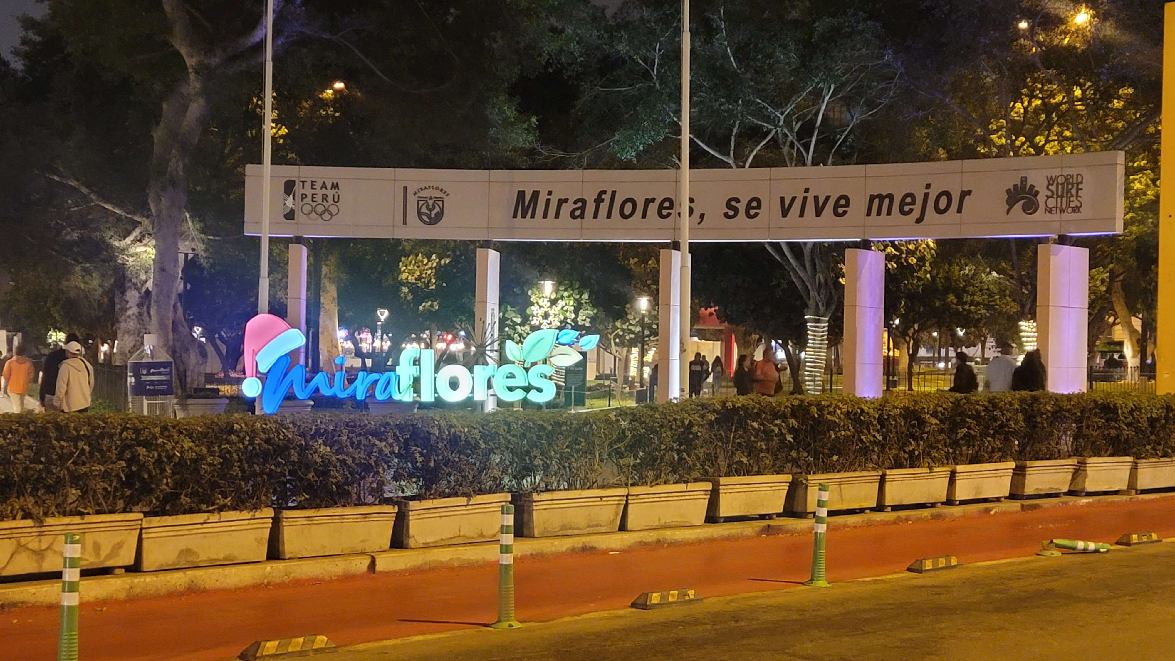 Miraflores at the night by the larcomar