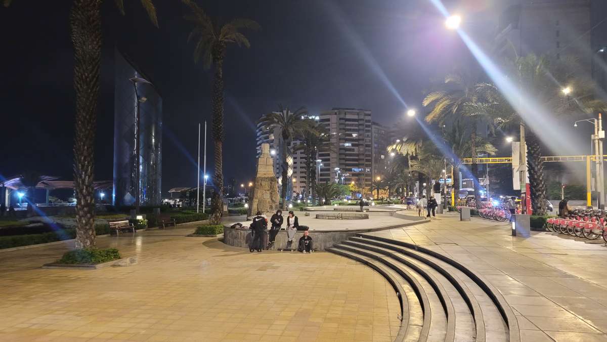Miraflores at the night by larcomar