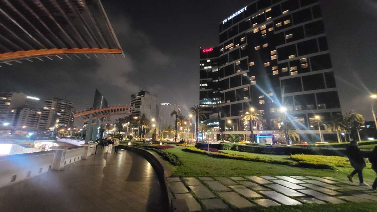 Miraflores at the night by larcomar