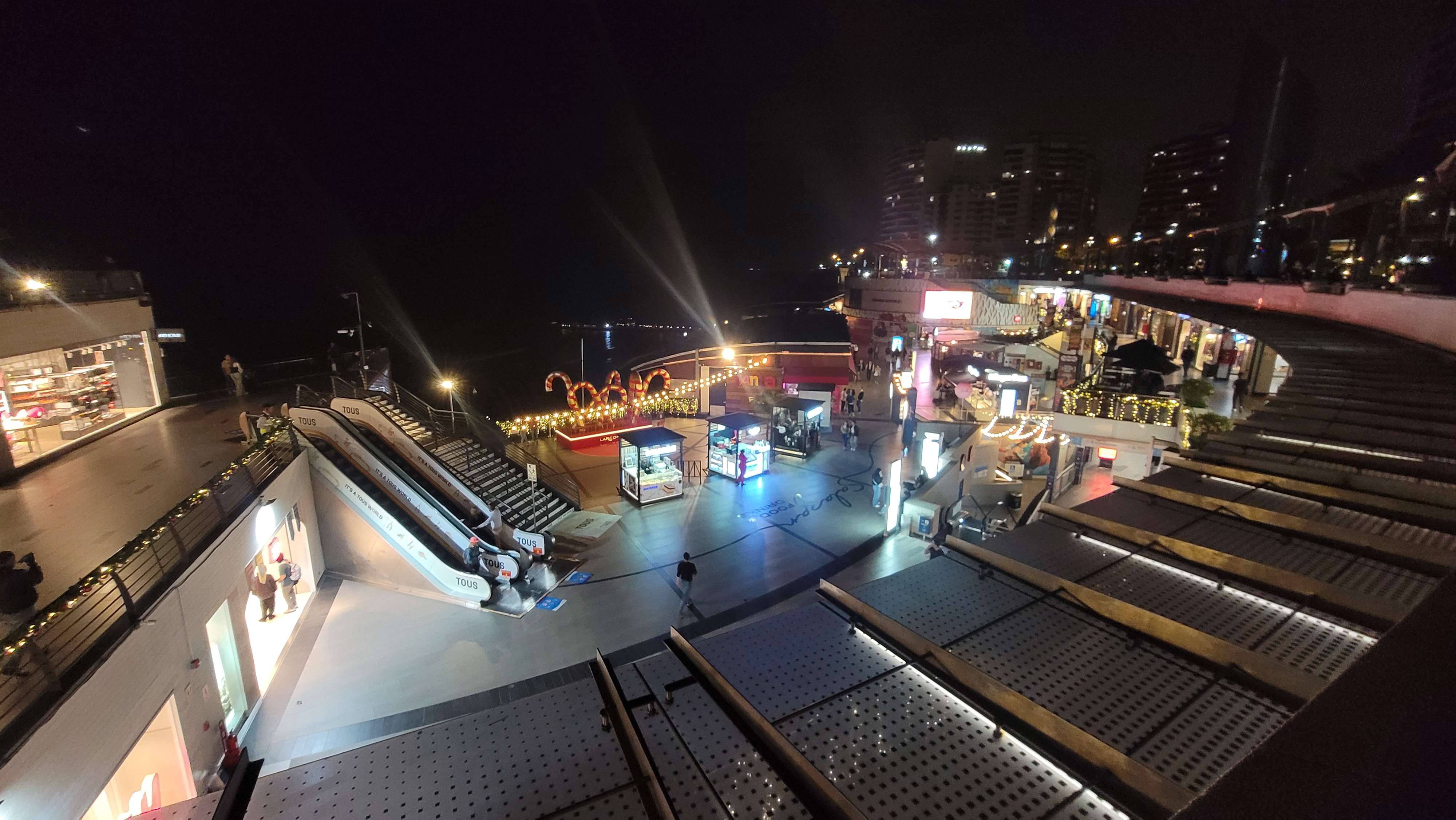 Miraflores at the night by the larcomar