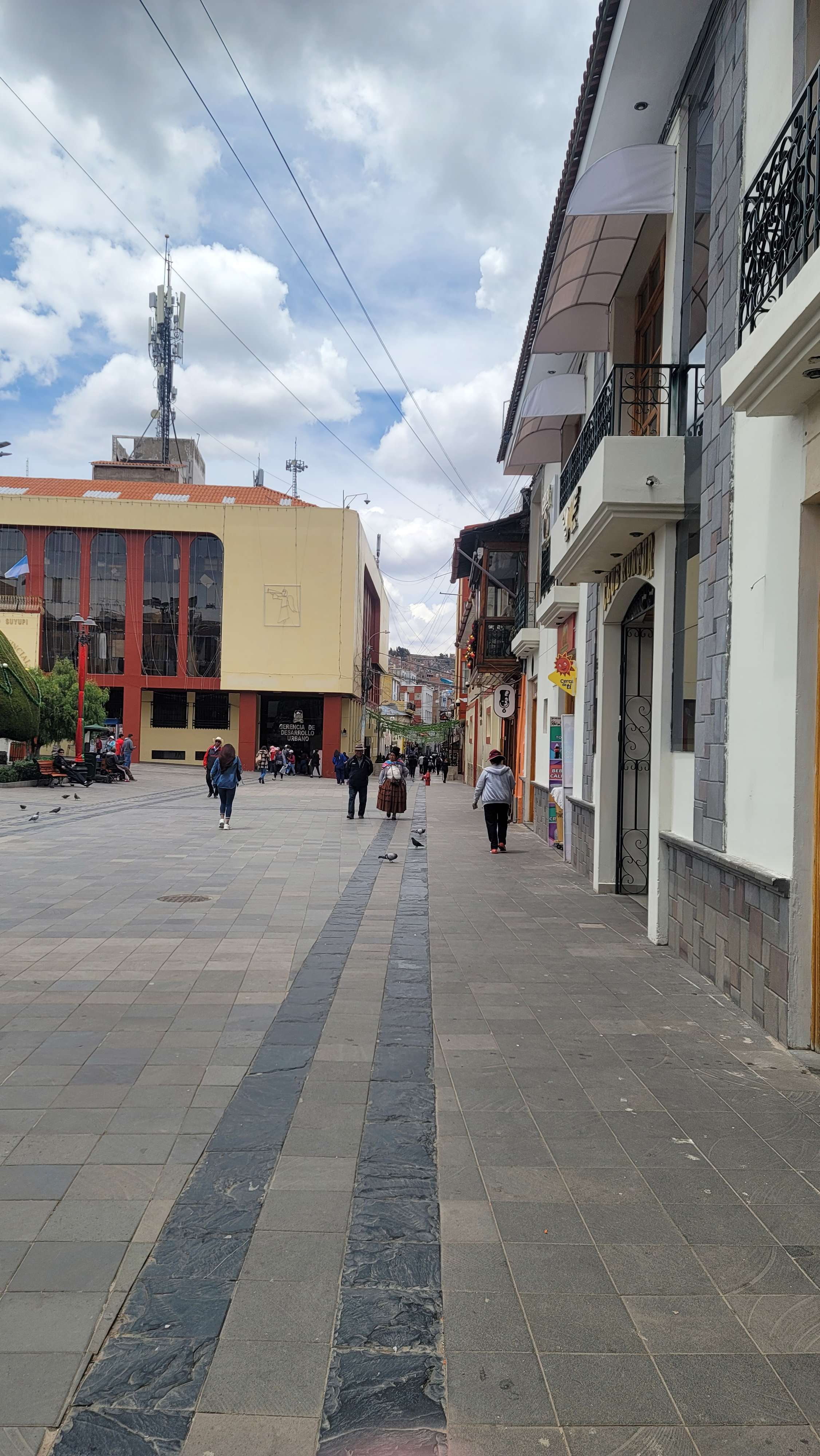 Plaza Mayor de Punoat the day