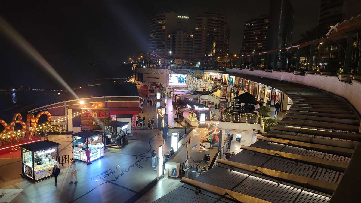 Miraflores at the night by larcomar