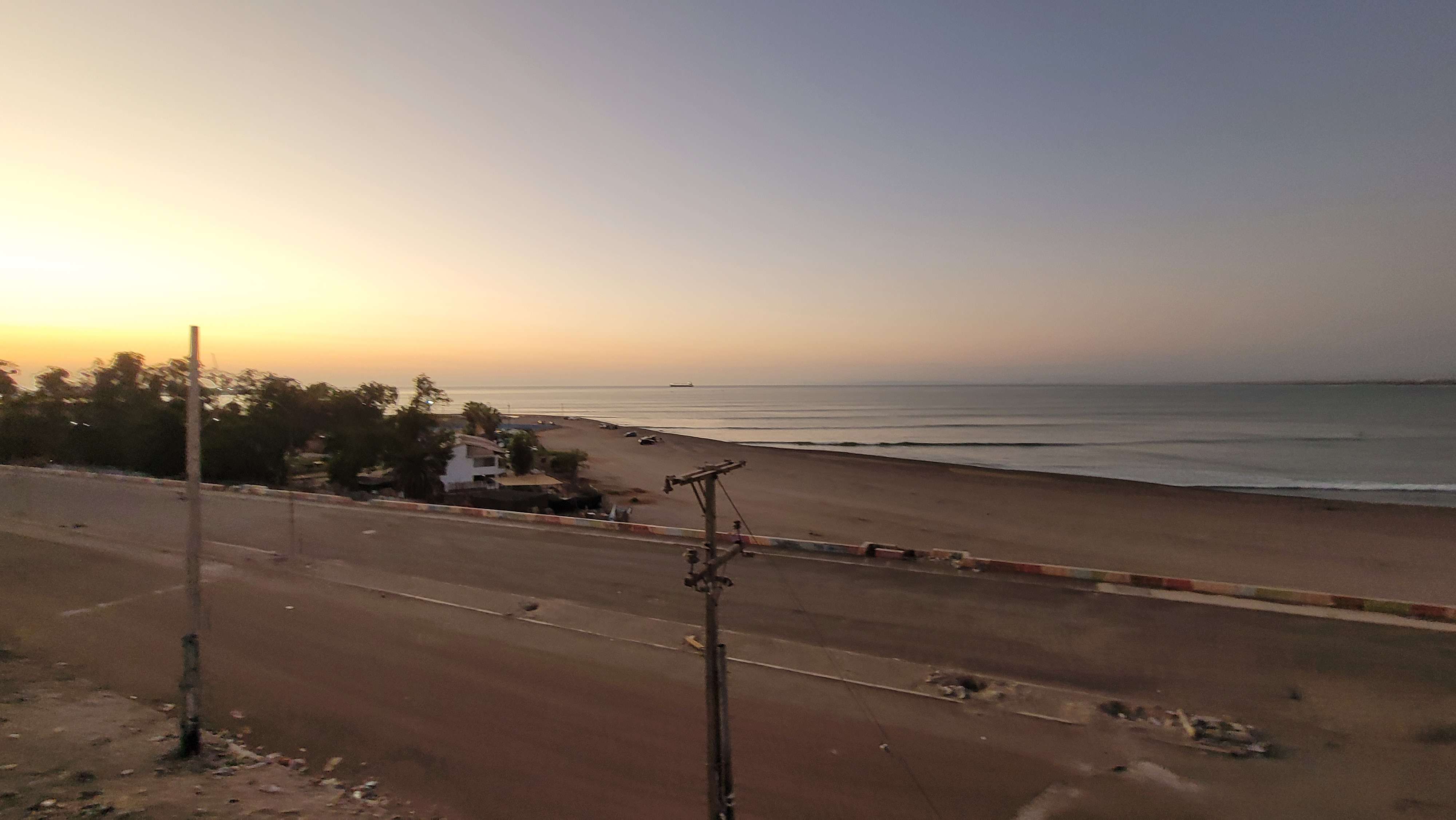 How Arica beach looks like pictures from the area